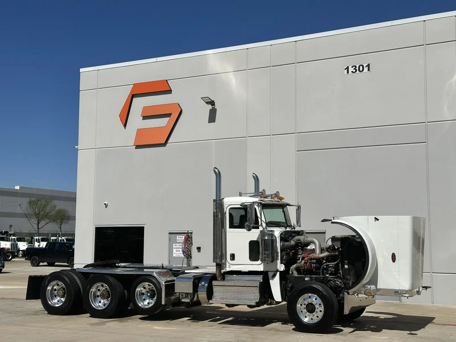 2019 Peterbilt 389 - image 9