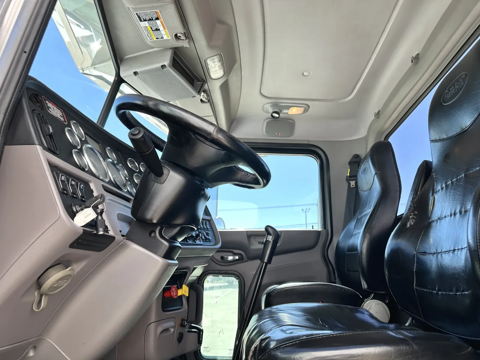 2019 Peterbilt 389 - image 14