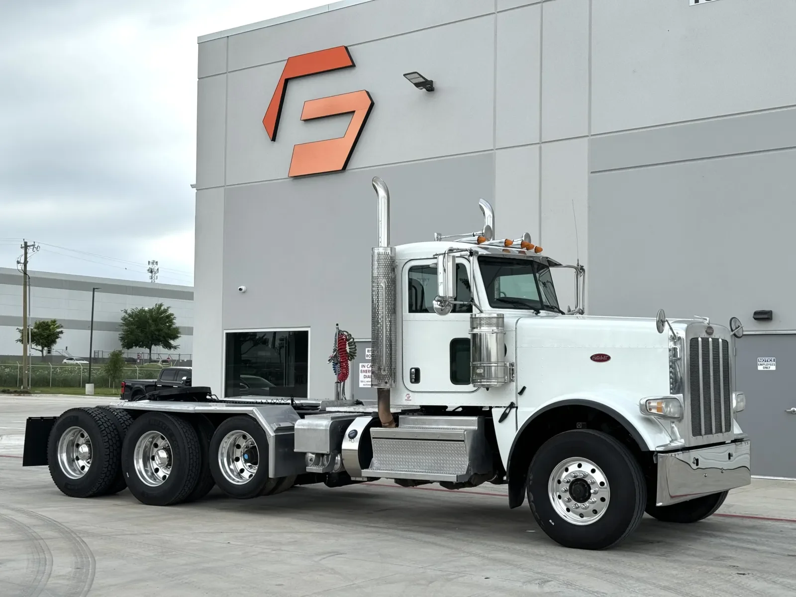 2019 Peterbilt 389 in Hutchins, TX