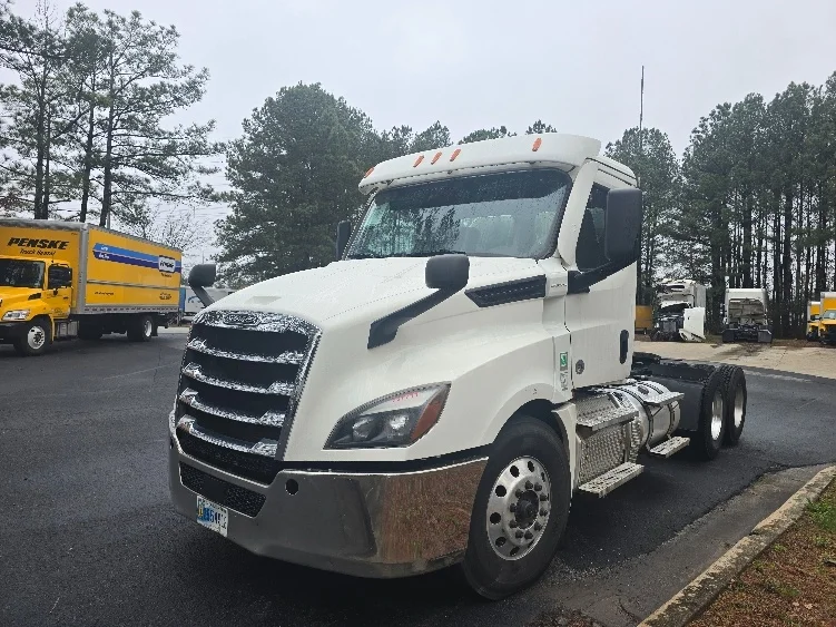2021 Freightliner Cascadia - image 3