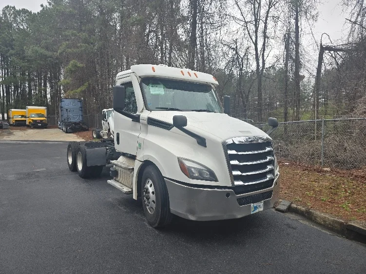 2021 Freightliner Cascadia - image 1