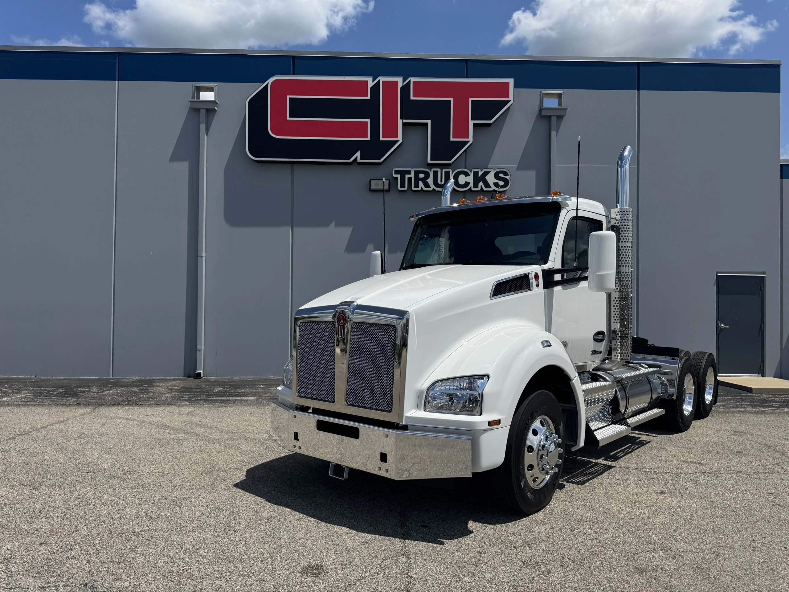 2027 Kenworth T880