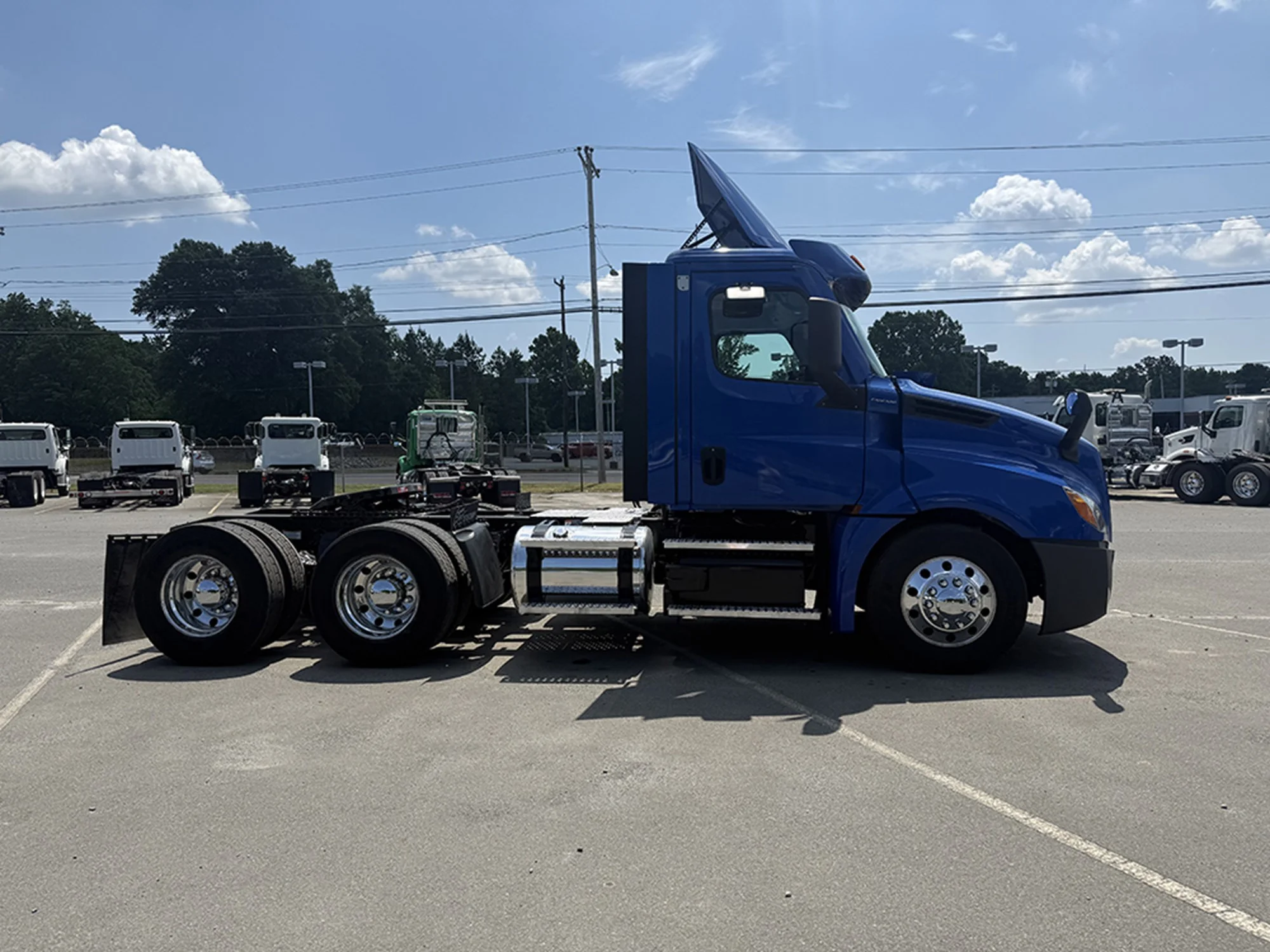 2020 Freightliner Cascadia in Roanoke, VA — photo 3