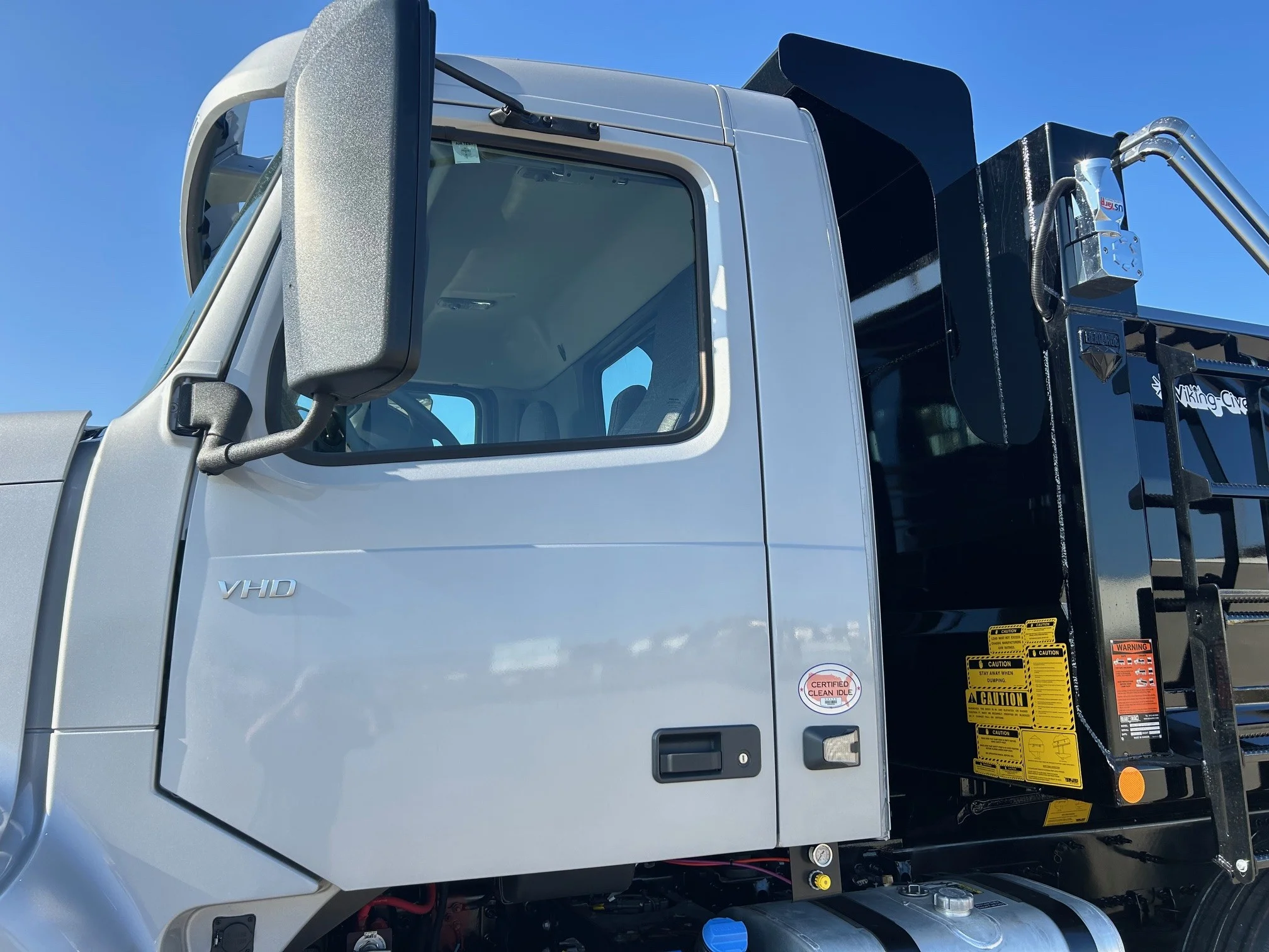 2025 Volvo VHD 300 in Spokane, WA — photo 19