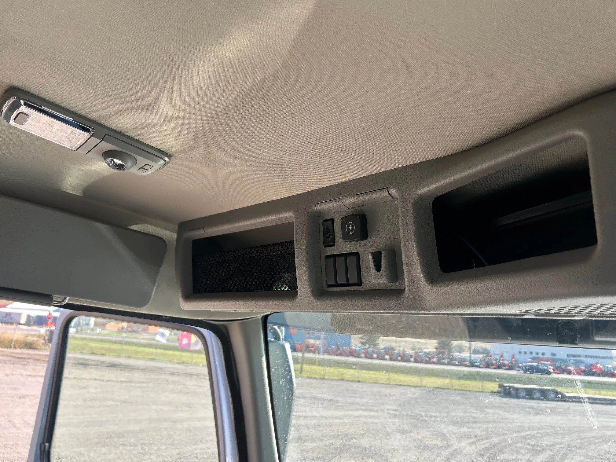 2025 Volvo VHD 300 in Spokane, WA — photo 13