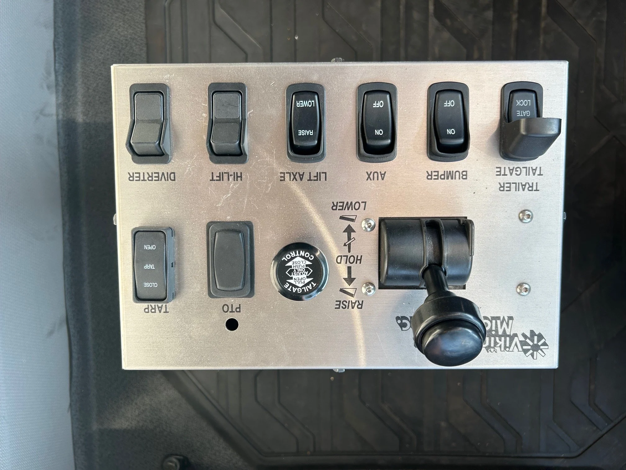2025 Volvo VHD 300 in Spokane, WA — photo 15