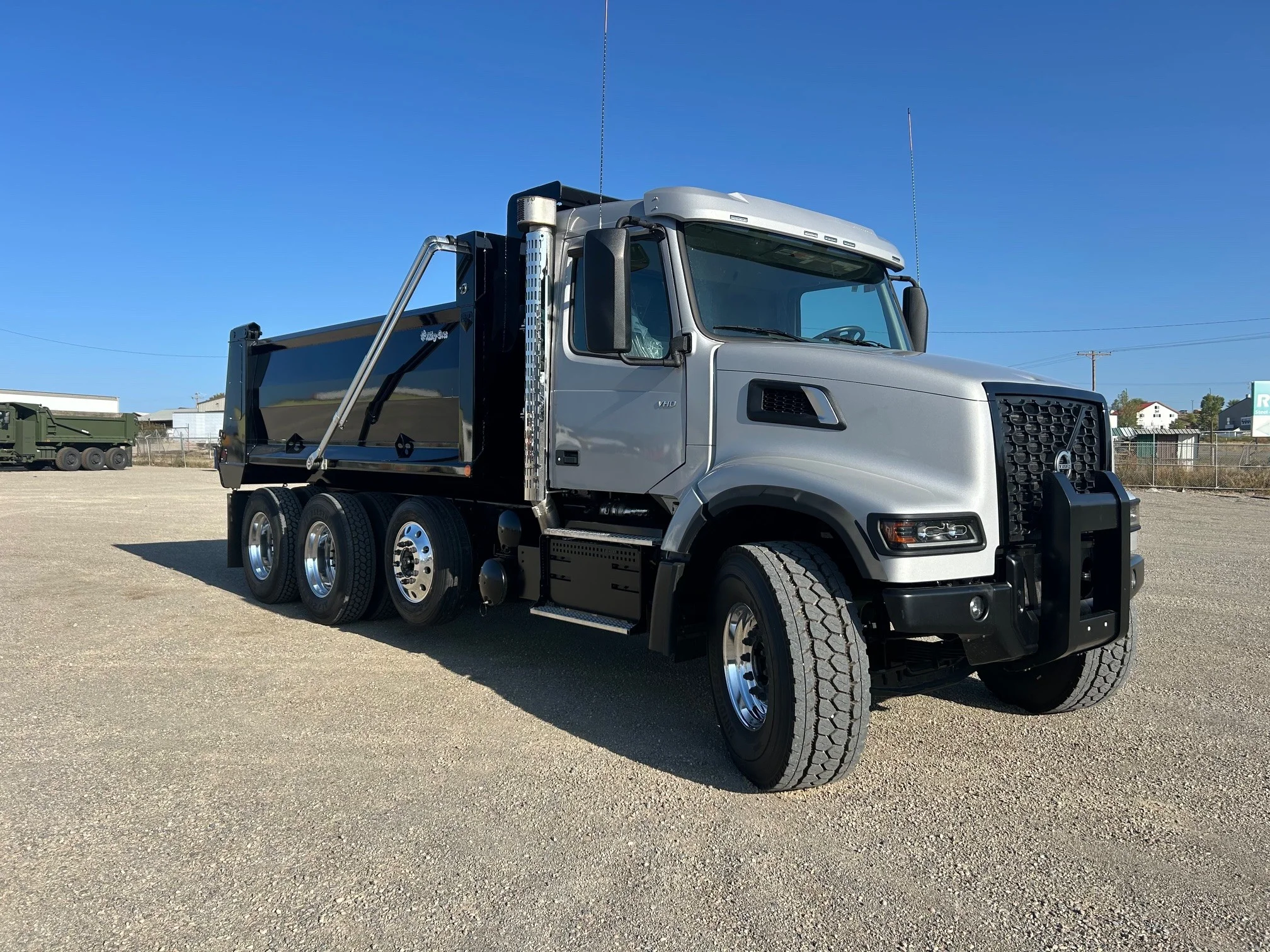 2025 Volvo VHD 300 in Spokane, WA — photo 3