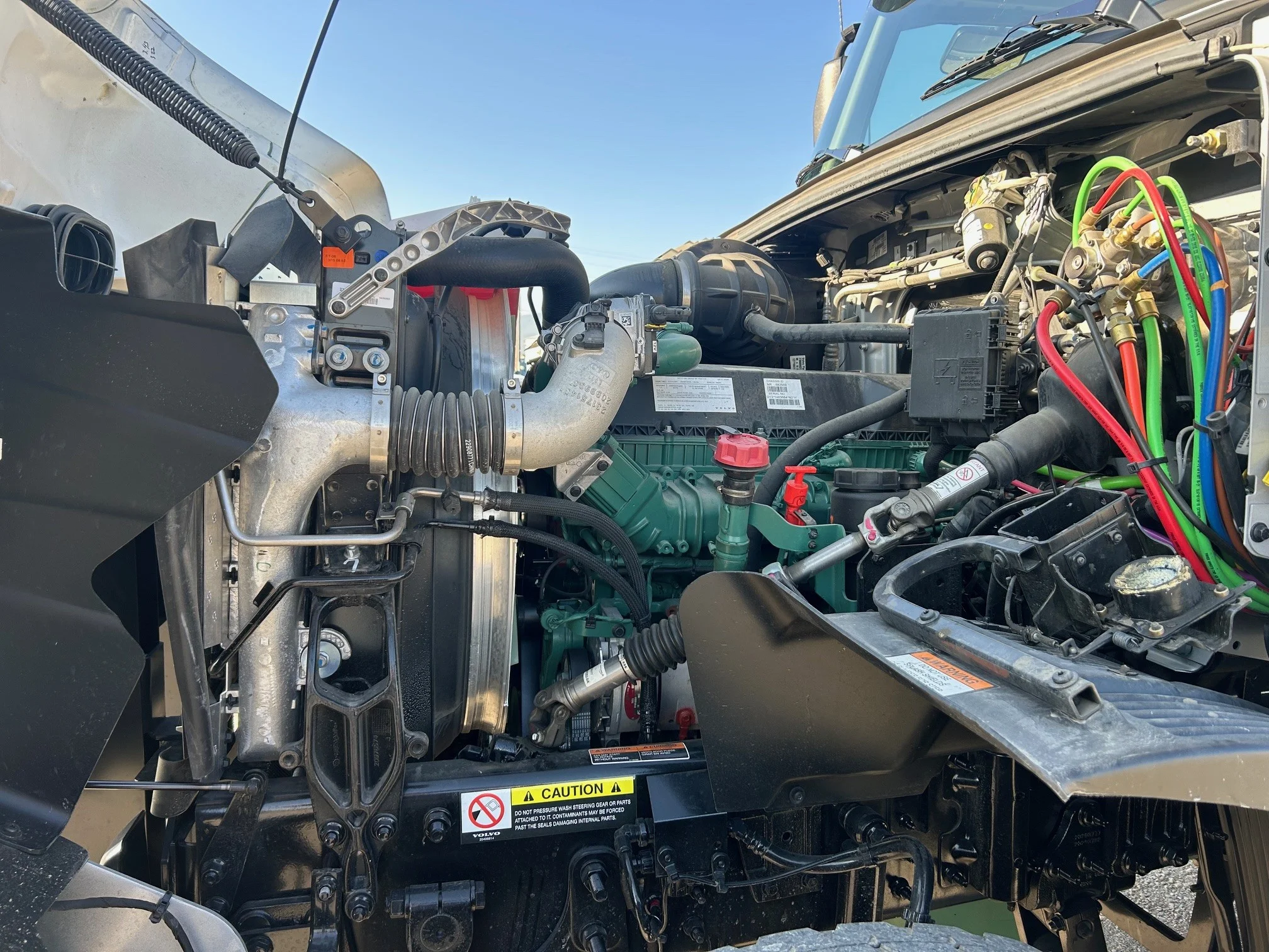 2025 Volvo VHD 300 in Spokane, WA — photo 17