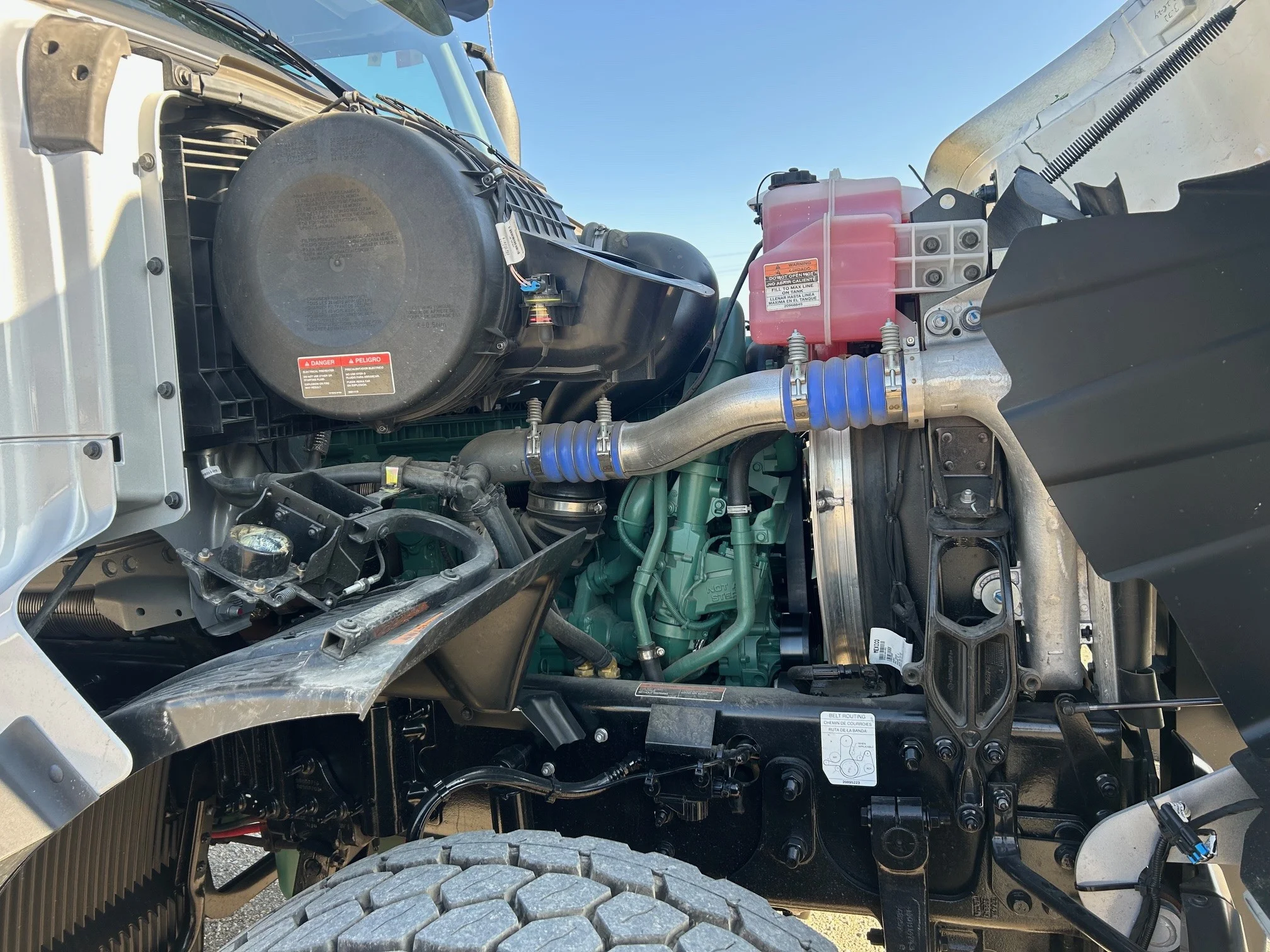 2025 Volvo VHD 300 in Spokane, WA — photo 18