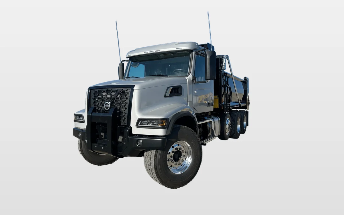 2025 Volvo - image 1