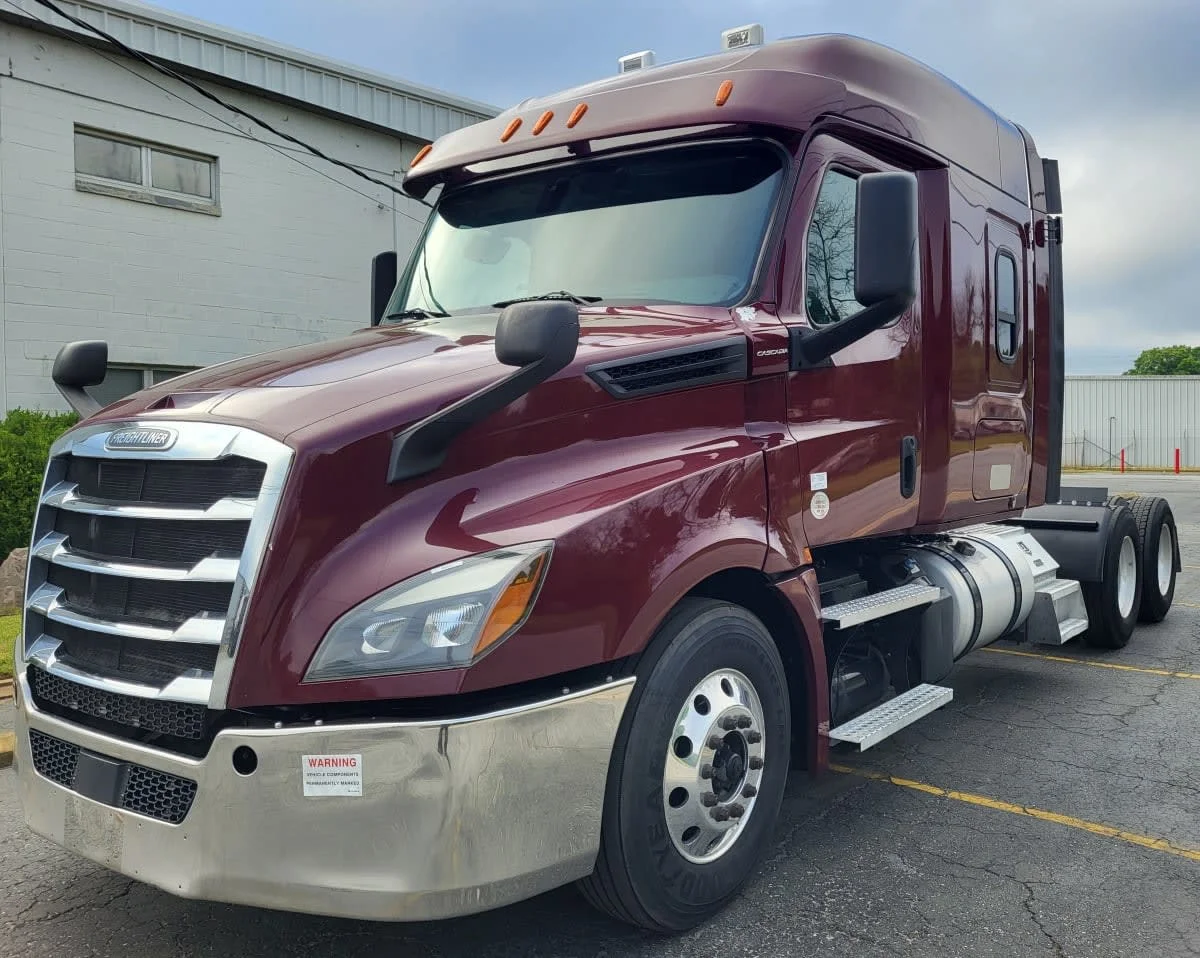 2020 Freightliner Cascadia in Jacksonville, FL — photo 3