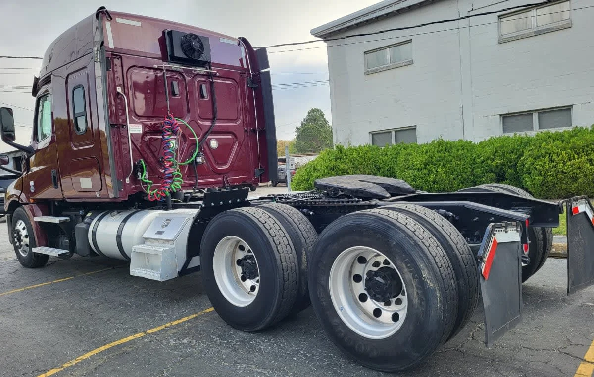 2020 Freightliner Cascadia in Jacksonville, FL — photo 6