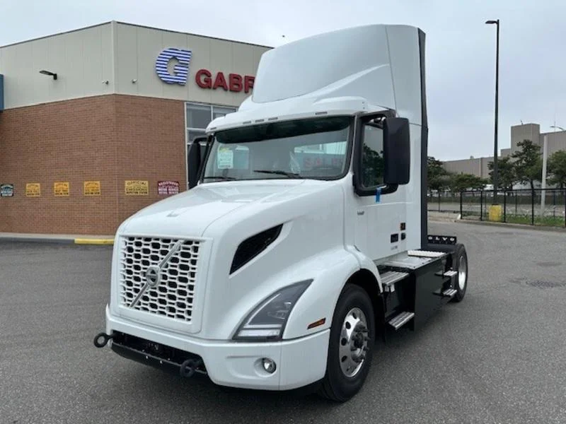 2025 Volvo VNR 660