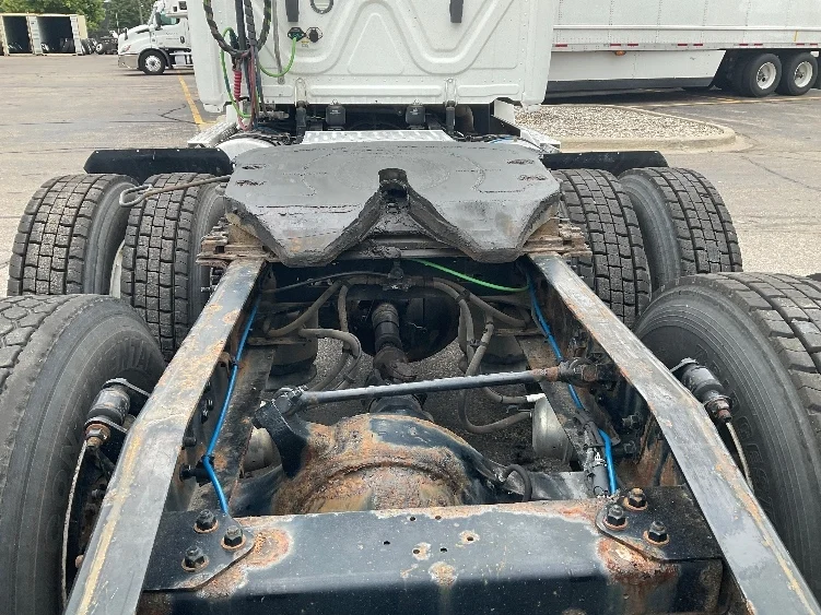 2020 Freightliner Cascadia - image 6