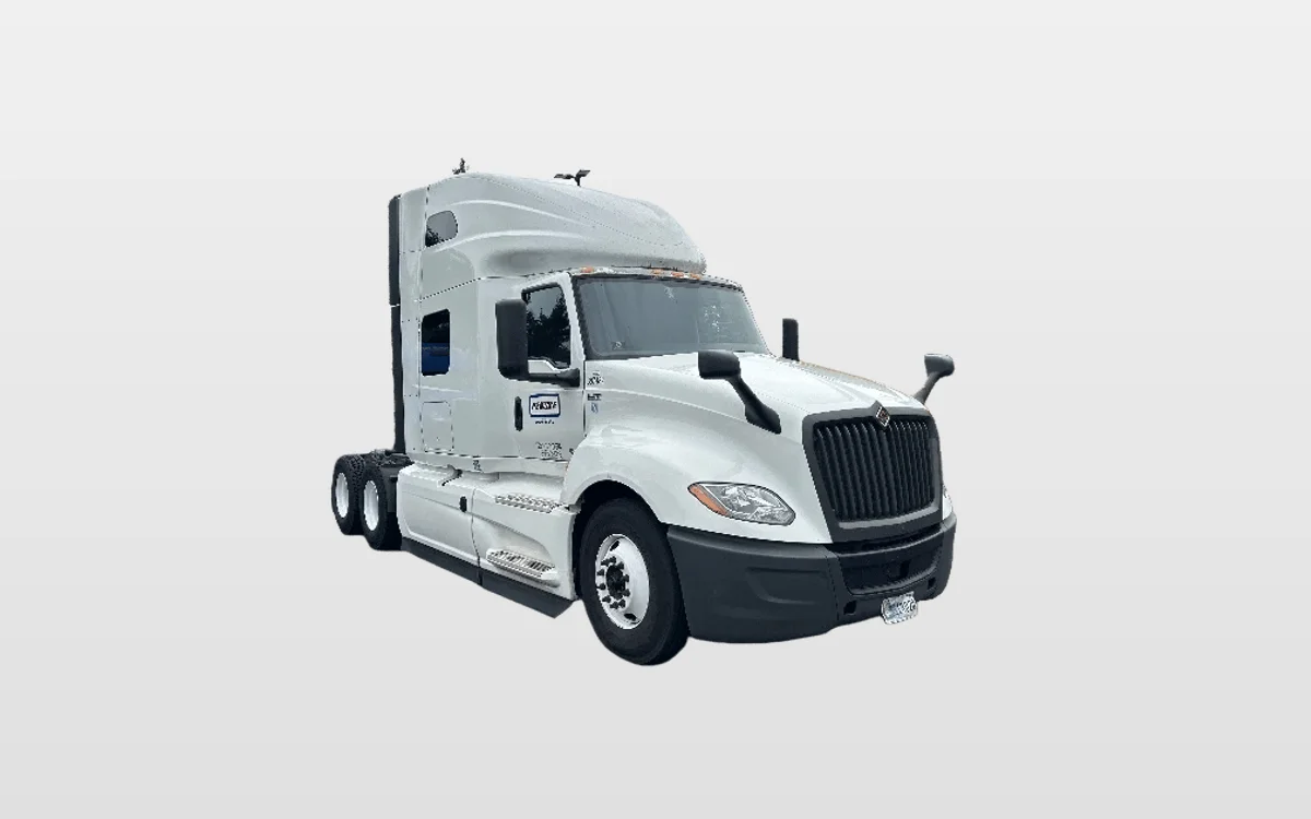 2022 International LT - image 1