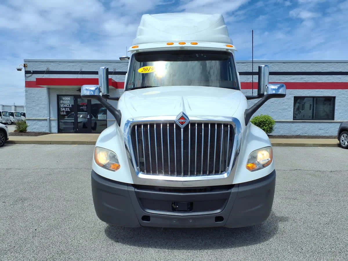 2019 International LT in Cleveland, OH — photo 2