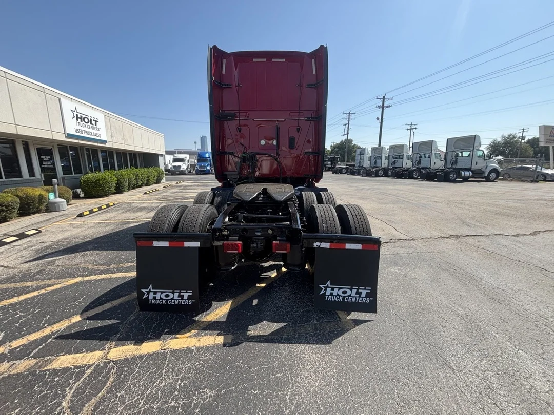 2022 International LT - image 8