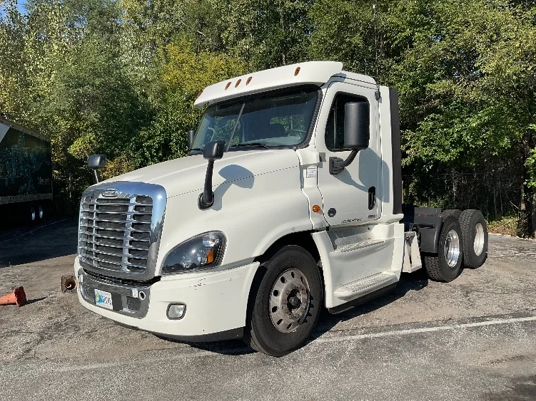 2019 Freightliner Cascadia in La Porte, IN — photo 3