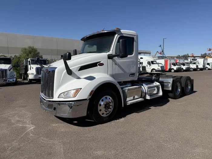2023 Peterbilt 579 - image 2