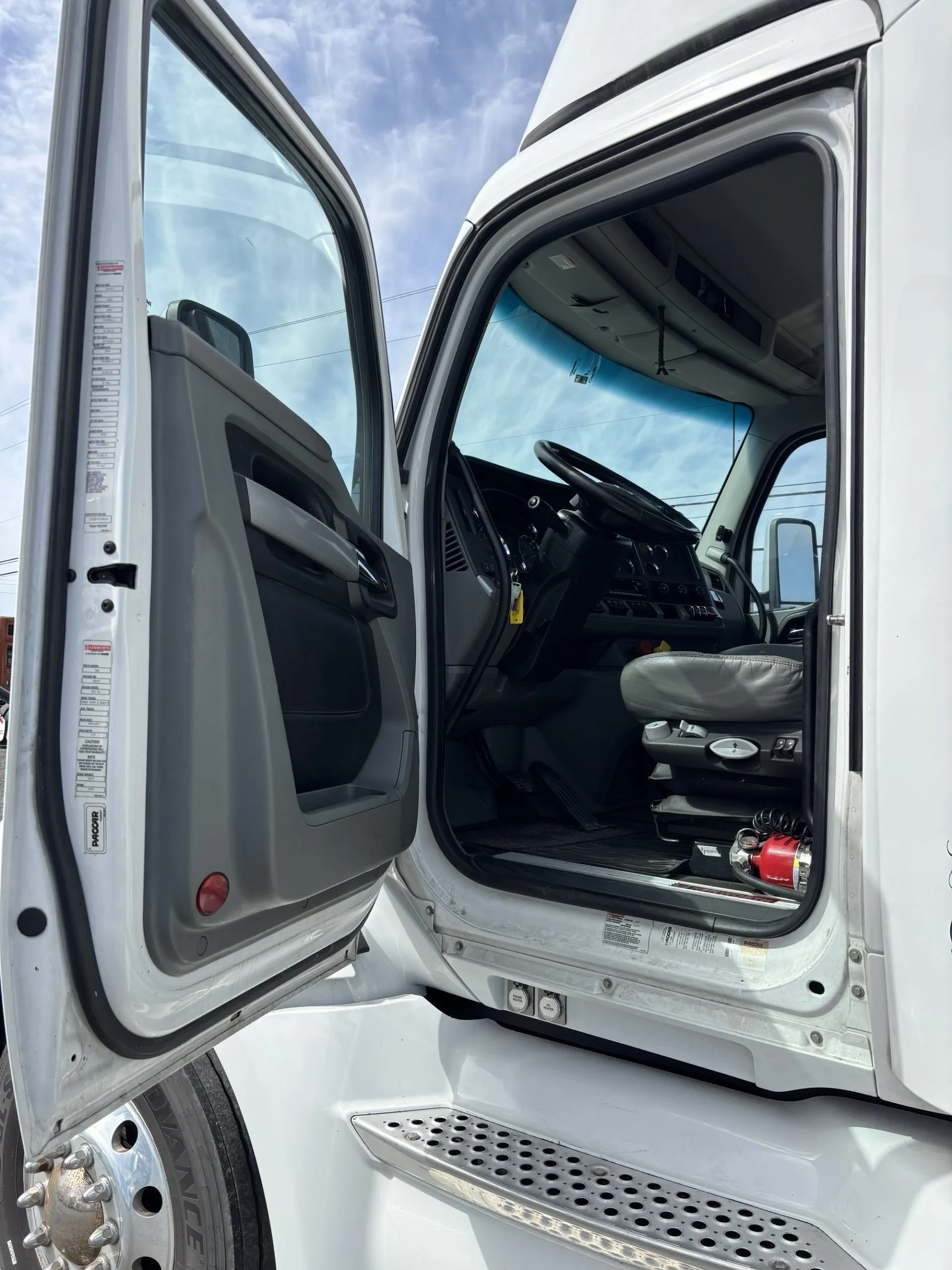 2020 Kenworth T680 - image 6