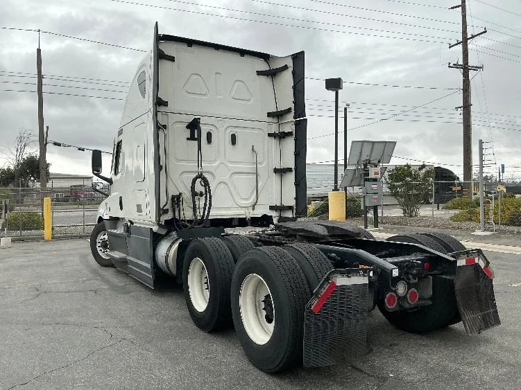2023 Freightliner Cascadia in Fontana, CA — photo 5