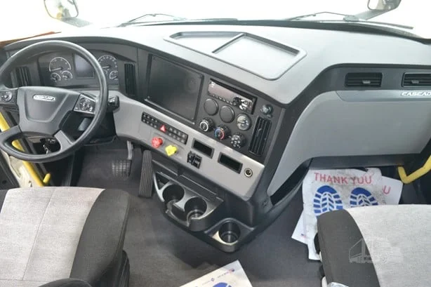2022 International LT in Location: Laredo, TX — photo 11