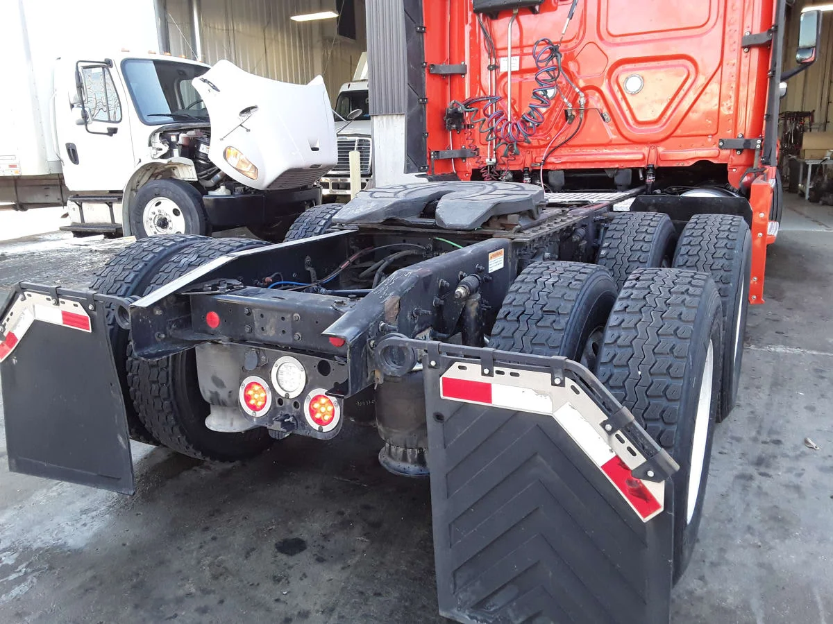 2020 Freightliner Cascadia - image 5