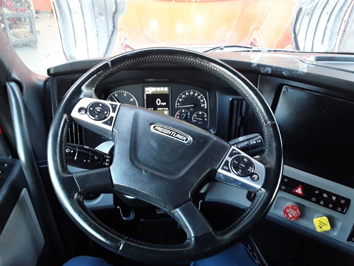 2020 Freightliner Cascadia - image 7