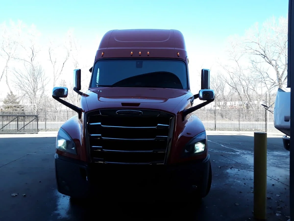 2020 Freightliner Cascadia - image 2