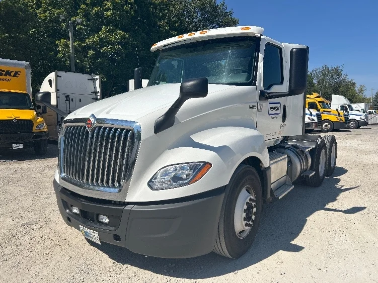 2018 International LT in Earth City, MO — photo 3