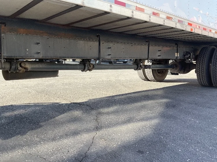 2017 Hino 268 - image 5