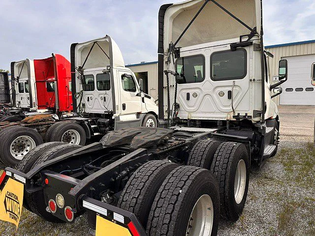 2021 Freightliner Cascadia in London, OH — photo 4