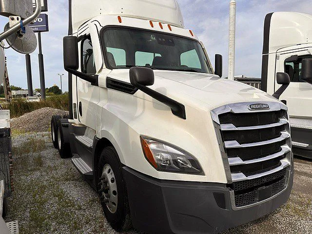 2021 Freightliner Cascadia in London, OH — photo 3