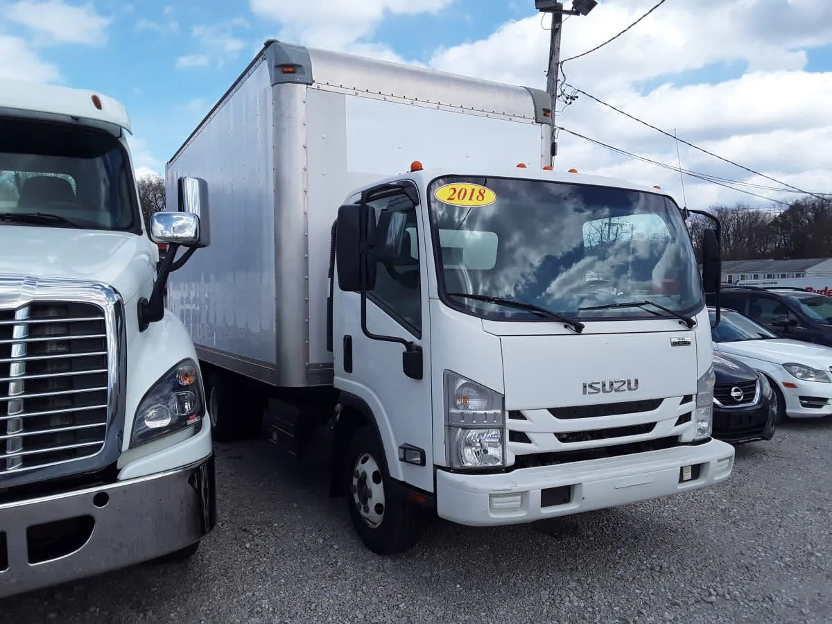 2018 Isuzu NPR - image 3