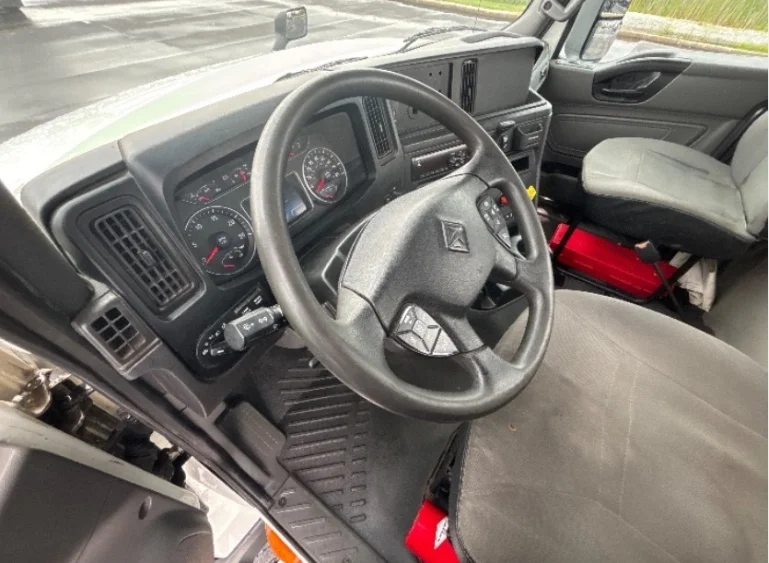 2020 International LT - image 10