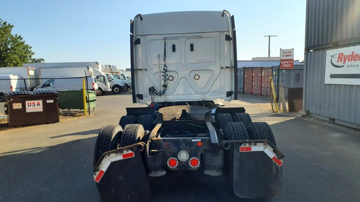 2020 Freightliner Cascadia in Springfield, MA — photo 5