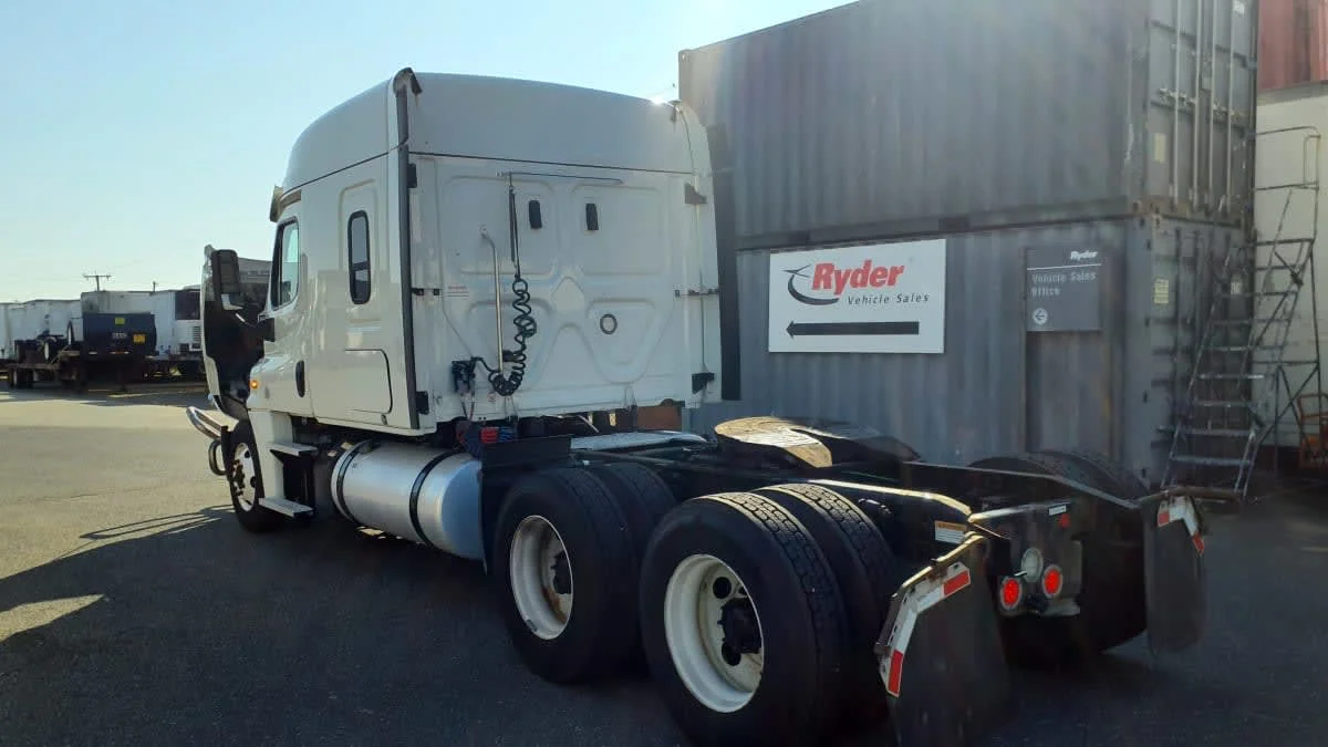 2020 Freightliner Cascadia in Springfield, MA — photo 6