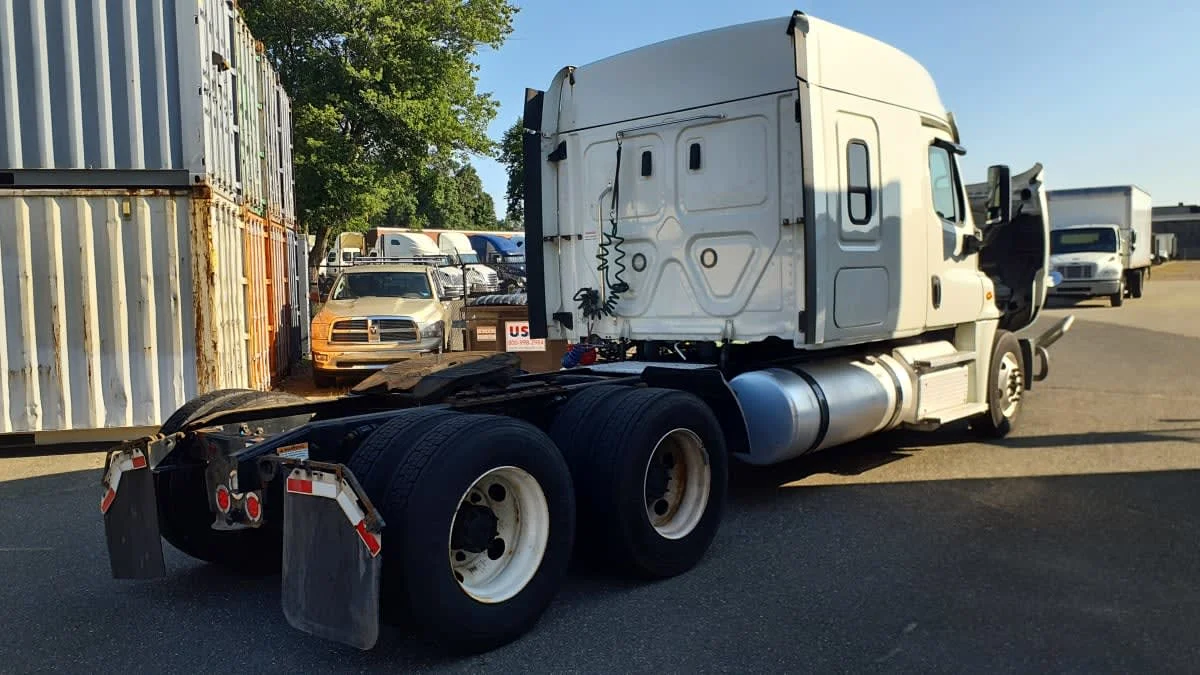 2020 Freightliner Cascadia in Springfield, MA — photo 4