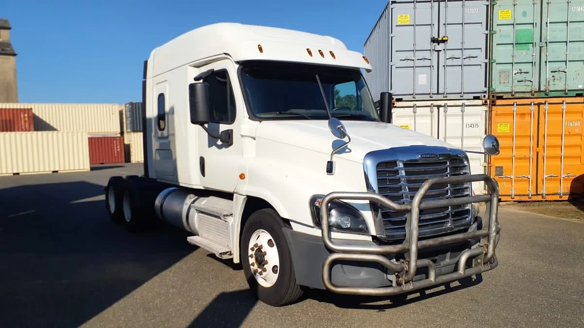 2020 Freightliner Cascadia in Springfield, MA — photo 3