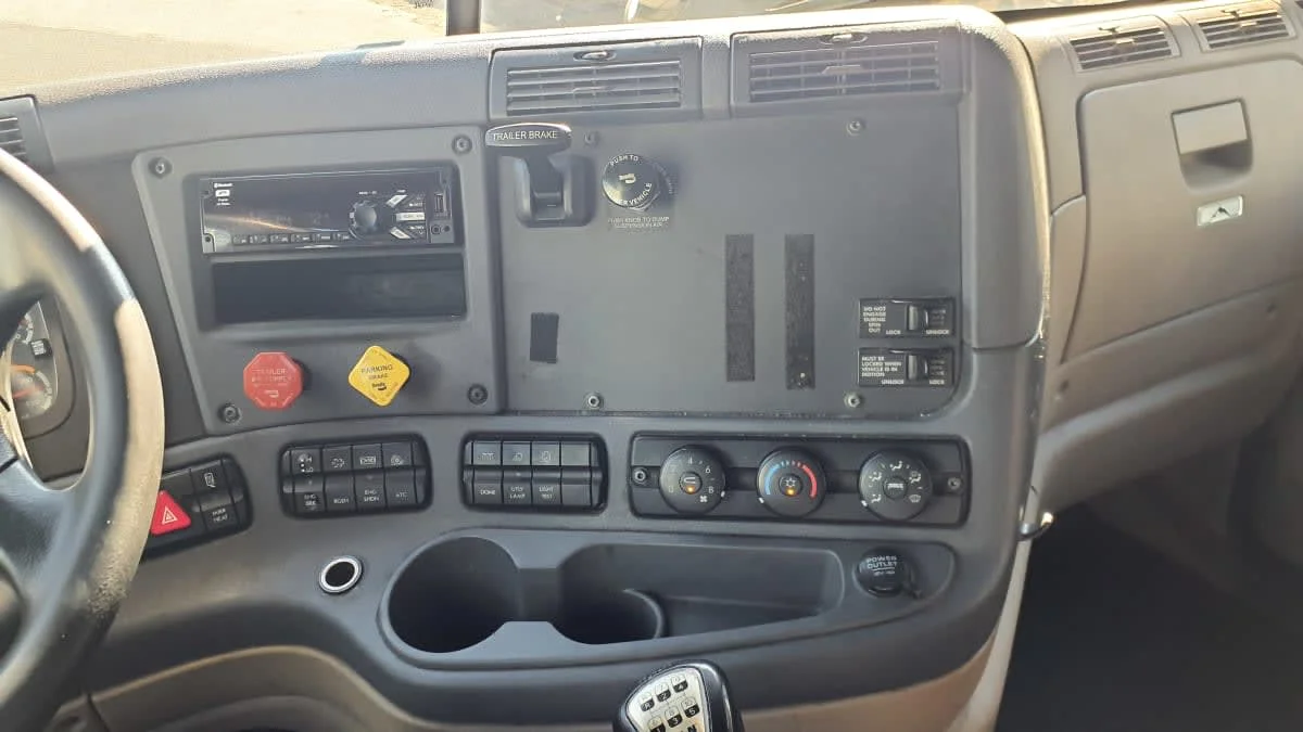 2020 Freightliner Cascadia in Springfield, MA — photo 7