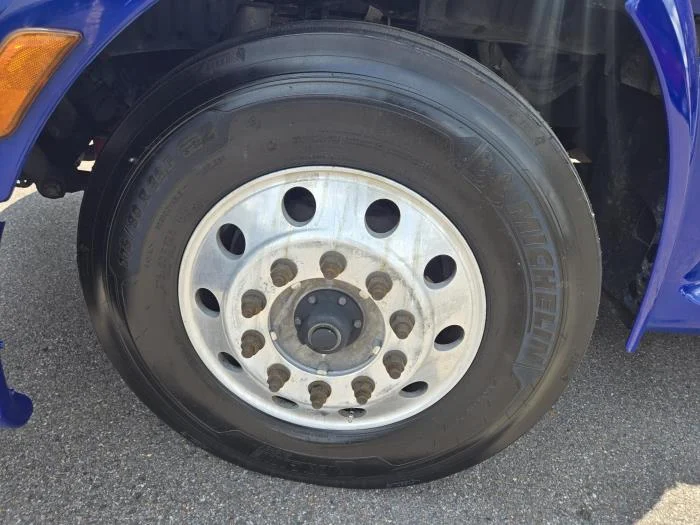 2022 Peterbilt 579 - image 3