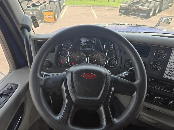 2022 Peterbilt 579 - image 12