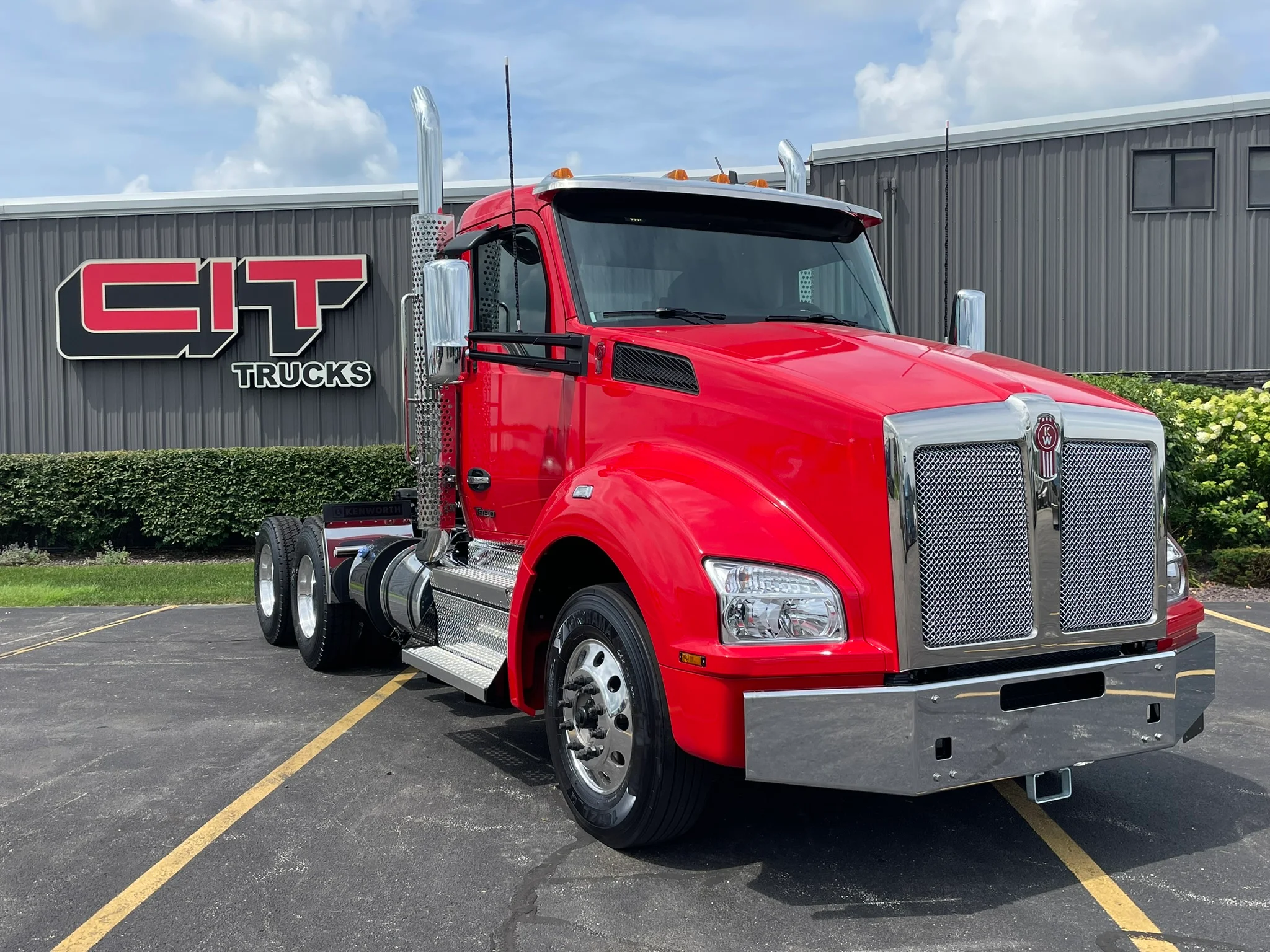 2027 Kenworth T880 in Normal, IL — photo 3