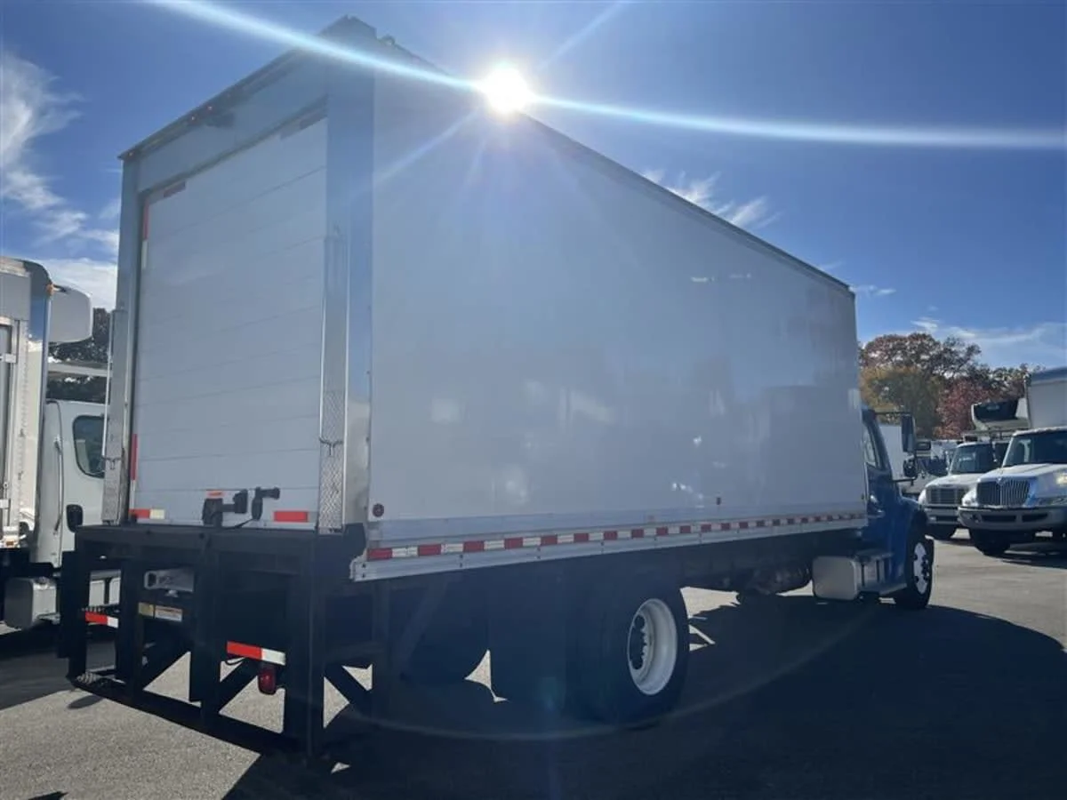 2018 Freightliner M2 106 in Beltsville, MD — photo 4