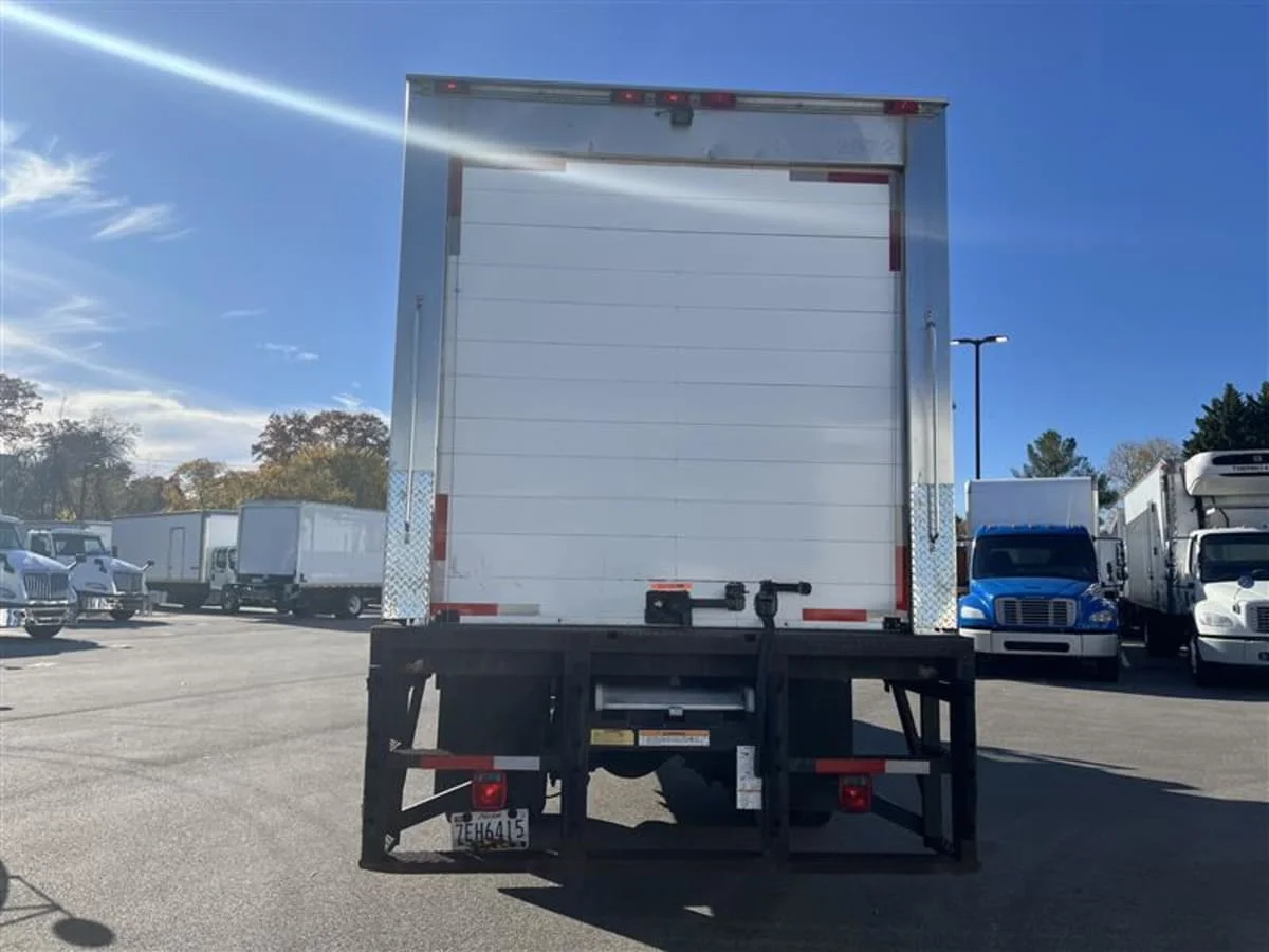 2018 Freightliner M2 106 in Beltsville, MD — photo 5