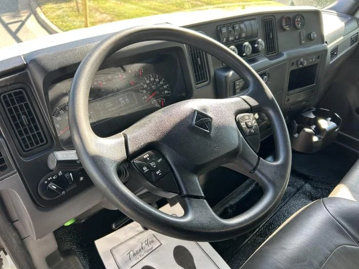 2022 International MV - image 13