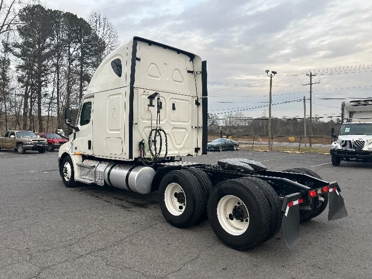 2022 Freightliner Cascadia - image 5