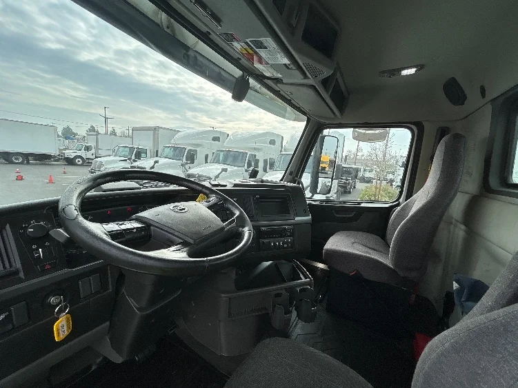 2020 Volvo VNR 640 in Fontana, CA — photo 10