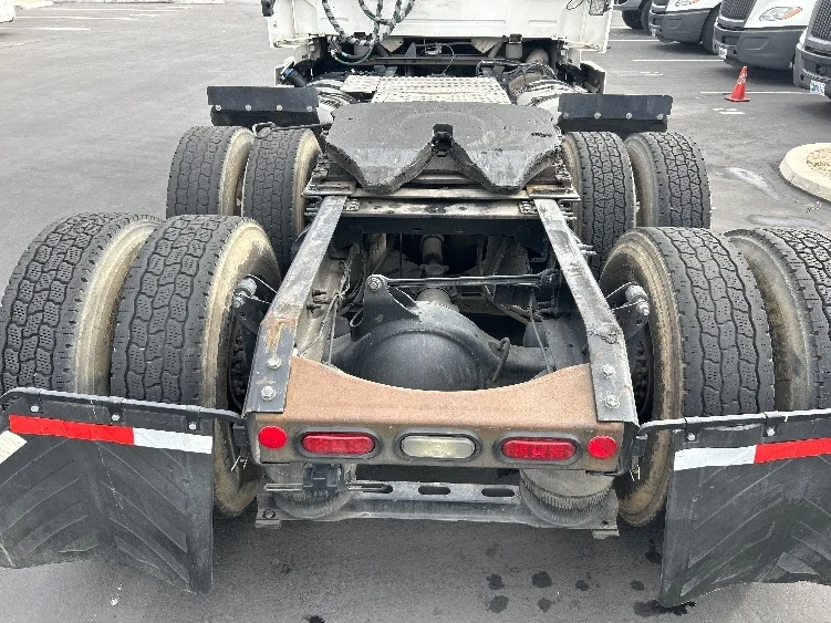 2020 Volvo VNR 640 in Fontana, CA — photo 6