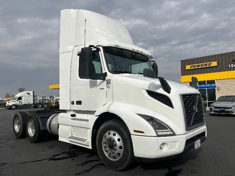 2020 Volvo VNR 640 in Fontana, CA